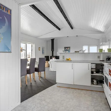 Dom wakacyjny Gorgeous In With Kitchen